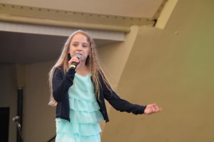 Uczestniczka Festiwalu Piosenki "Nasza Szansa"