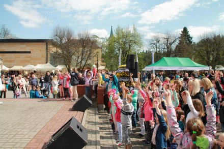 Teatrzyk dla dzieci "Bajkowy świat smerfów"