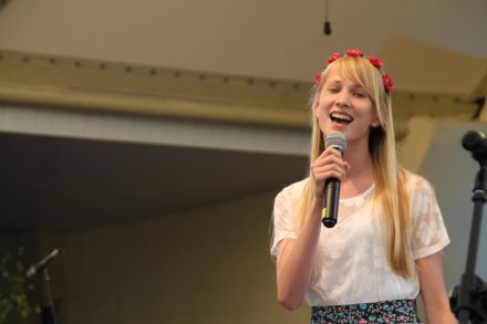 Uczestniczka Festiwalu Piosenki "Nasza Szansa"