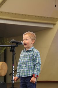 Uczestnik Festiwalu Piosenki "Nasza Szansa"