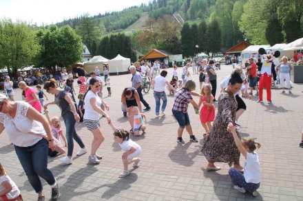 Zabawa na Wiślańskim rynku