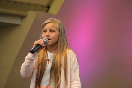 Uczestniczka Festiwalu Piosenki "Nasza Szansa"