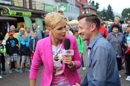 Adam Małysz w rozmowie z dziennikarką