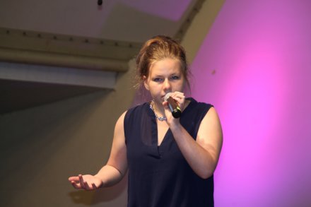 Uczestniczka Festiwalu Piosenki "Nasza Szansa"