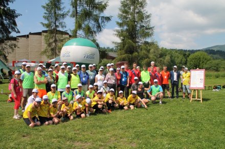 Uczestnicy Turnieju gier i zabaw podczas "Święta Sąsiada"