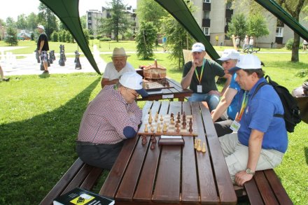 Turniej gier i zabaw podczas "Święta Sąsiada"