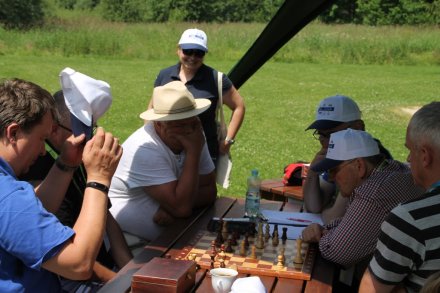 Turniej gier i zabaw podczas "Święta Sąsiada"