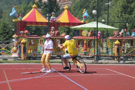 Turniej gier i zabaw podczas "Święta Sąsiada"