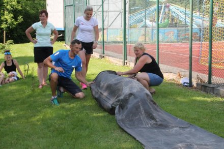 Turniej gier i zabaw podczas "Święta Sąsiada"
