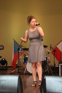 Występ finalistki "Festiwalu Piosenki Nasza Szansa" podczas "Święta Sąsiada"