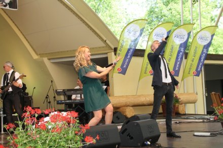 Występ Izy Kapiasovej z zespołem podczas "Święta Sąsiada"