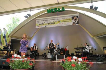 Występ Izy Kapiasovej z zespołem podczas "Święta Sąsiada"