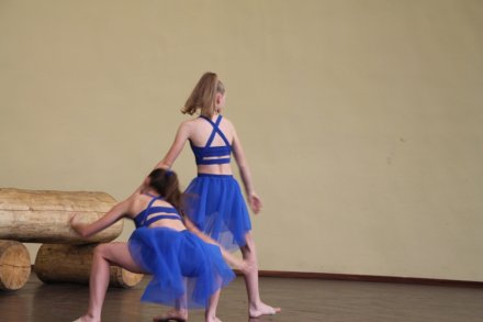 Formacje taneczne pokazujące układy taneczne