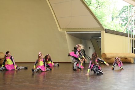 Formacje taneczne pokazujące układy taneczne