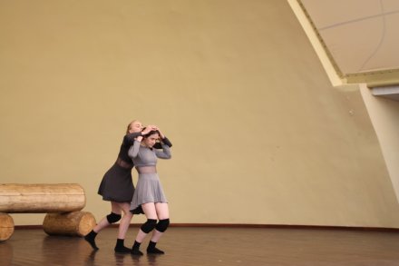 Formacje taneczne pokazujące układy taneczne