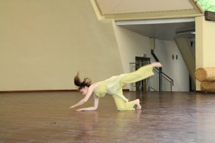 Solistka z układem tanecznym