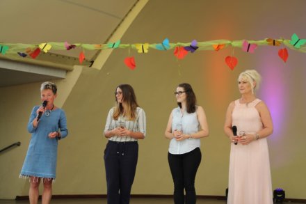 Dyrektor Wiślańskiego Centrum Kultury Maria Bujok oraz Jury