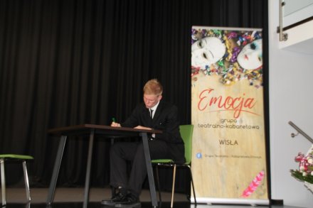 Artysta z Grupy Teatralno-Kabaretowej "Emocja"