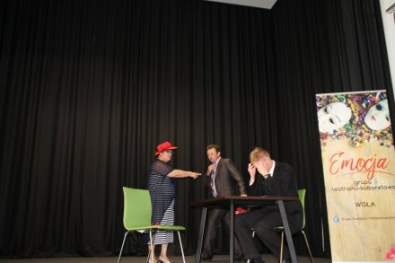 Artyści z Grupy Teatralno-Kabaretowej "Emocja"