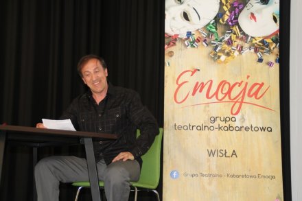 Artysta z Grupy Teatralno-Kabaretowej "Emocja"