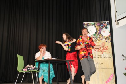 Artyści z Grupy Teatralno-Kabaretowej "Emocja"