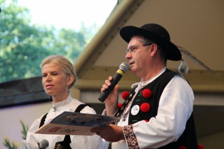 Prowadzący koncerty Izabela Pustówka i Zbigniew Czyż