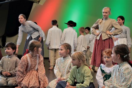 Fragment pierwszego dnia 32. Przeglądu Dziecięcych Zespołów Folklorystycznych