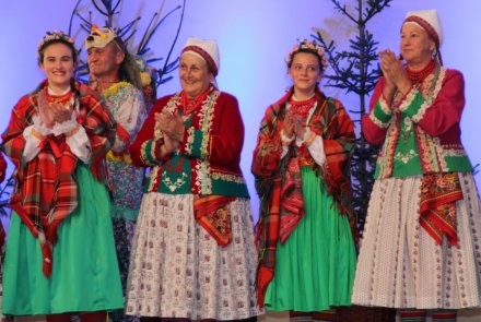 Występ pań w strojach ludowych