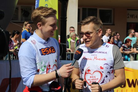 Marcin Mroczek udziela wywiadu dla Radia Eska