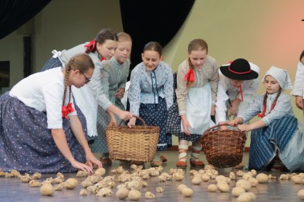 Fragment drugiego dnia 32. Przeglądu Dziecięcych Zespołów Folklorystycznych