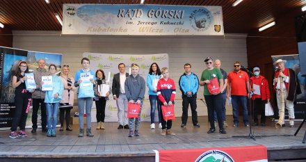 Na deskach amfiteatru w Istebnej z laureatami konkursów