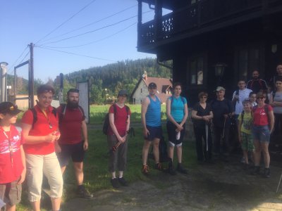 Uczestnicy sobotniej wycieczki przed wyruszeniem na trasę