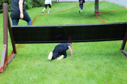 Niektóre przeszkody trzeba było pokonać na kolanach