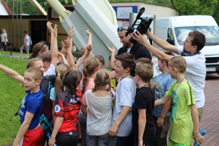 Grupowa radość po wspólnie ukończonym biegu