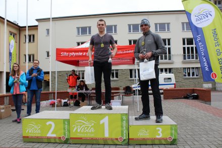 Na najwyższym stopniu podium Jacek Borgiel, obok niego Marcin Ździebło