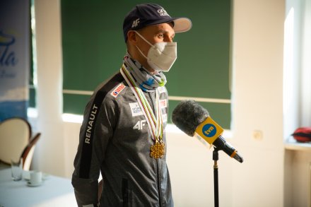 Piotr Żyła w ogniu pytań dziennikarzy