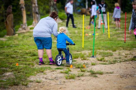 Jazda na rowerze z asekuracją opiekuna