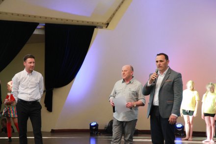 Sekretarz Miasta Wisła witający zgromadzonnych gości