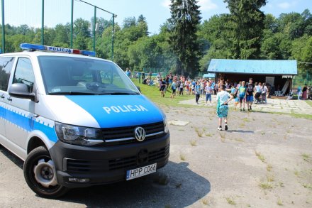 Samochód policyjny z możliwością zwiedzania od środka