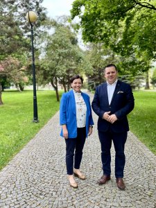 Burmistrz Tomasz Bujok i wiceburmistrz Katarzyna Czyż-Kaźmierczak