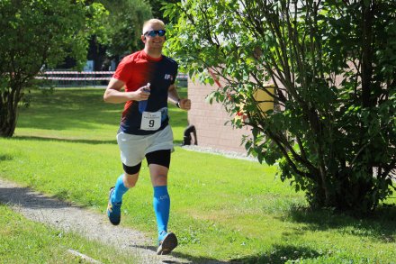 Uczestnik na trasie biegu