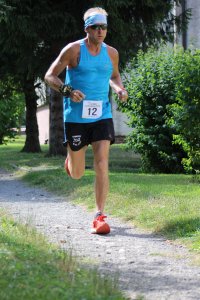 Uczestnik na trasie biegu