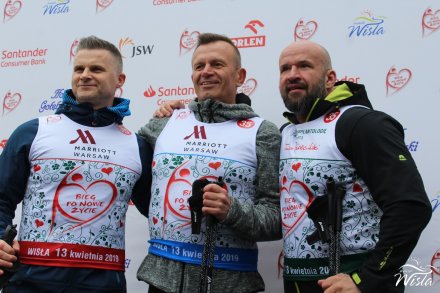 Pamiątkowe zdjęcie poszczególnych sztafet