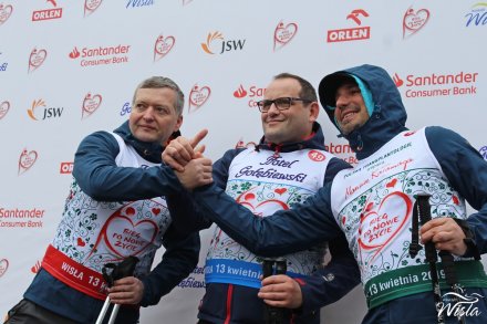 Pamiątkowe zdjęcie poszczególnych sztafet