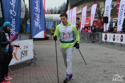 Uczestnicy na trasie biegu