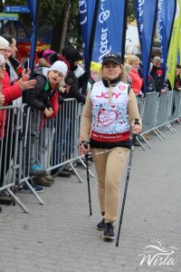 Uczestnicy na trasie biegu