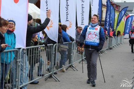 Uczestnicy na trasie biegu