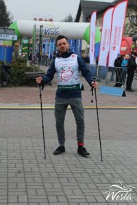 Uczestnicy na trasie biegu