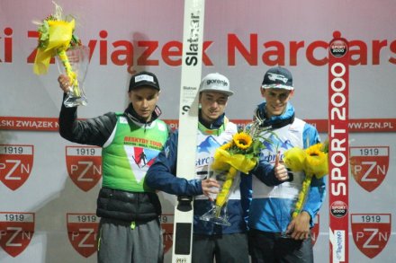 Najlepsi skoczkowie na podium zawodów w Wiśle