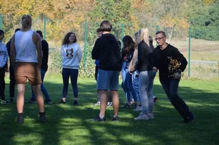 Młodzież, uczestnicząca w wymianie młodzieży podczas aktywności integracyjnych